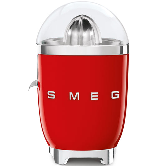 Exprimidor SMEG rojo frontal, diseño retro en la cocina.