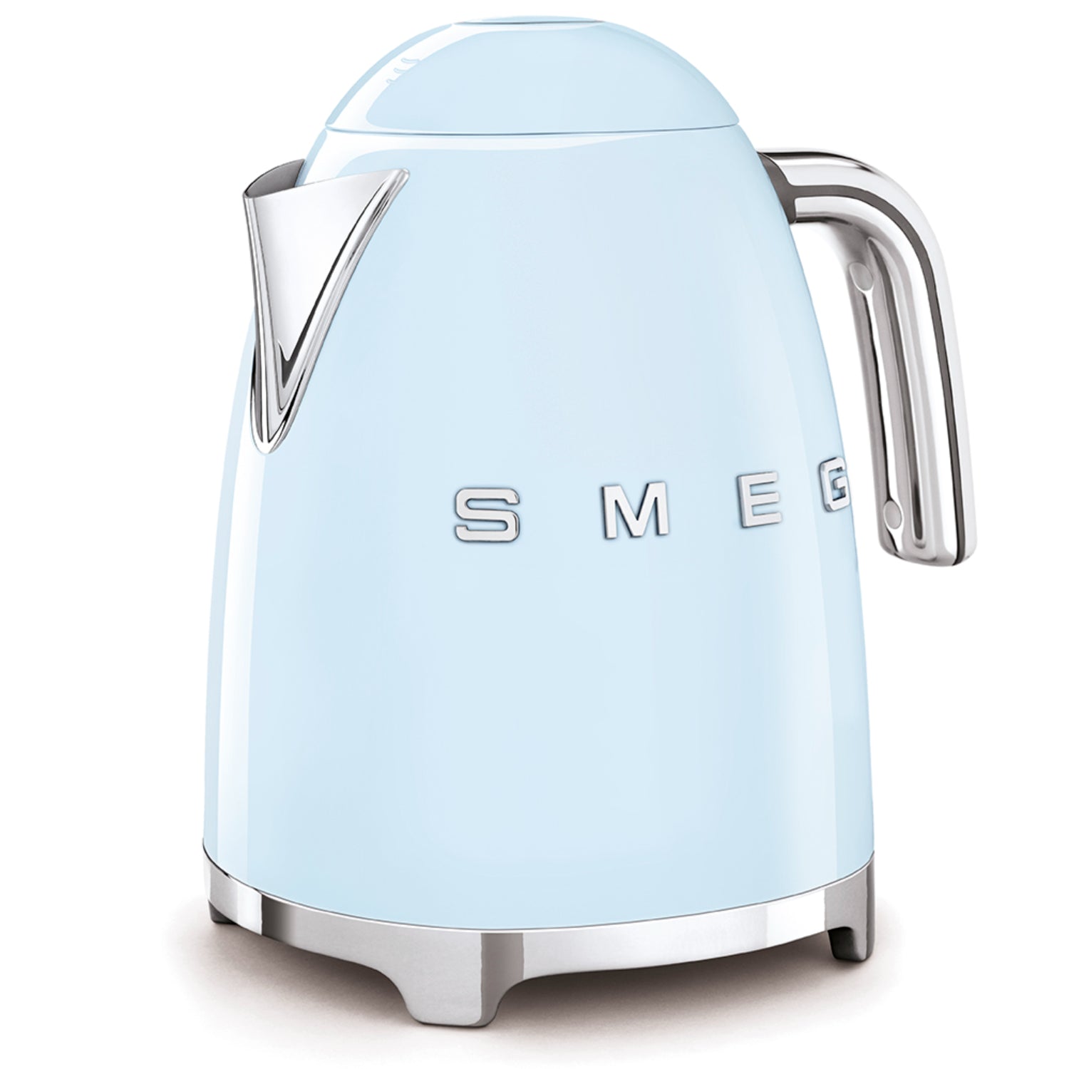 Hervidor SMEG azul claro, vista lateral, diseño retro para la cocina