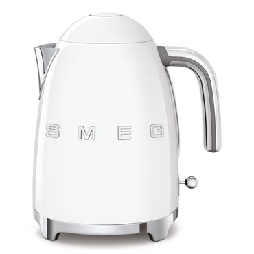 Hervidor blanco SMEG, diseño elegante y moderno, vista lateral