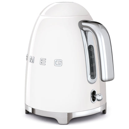 Hervidor blanco SMEG lateral, diseño retro para cocina moderna