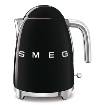 Hervidor SMEG negro lateral, diseño elegante para la cocina moderna