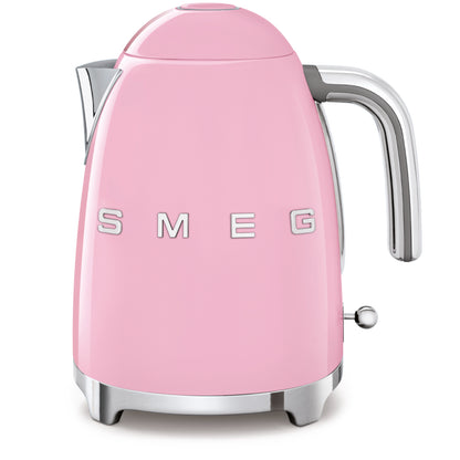 Hervidor SMEG rosa frontal, diseño retro en cocina