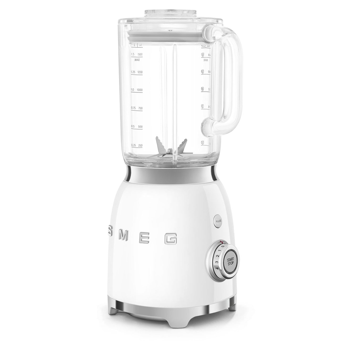 Licuadora blanca SMEG vista lateral en cocina moderna