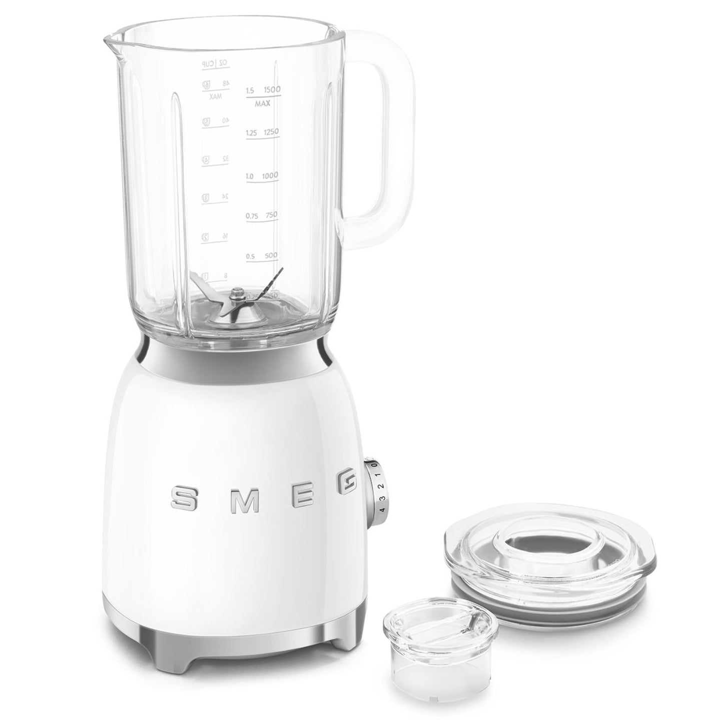 Licuadora blanca SMEG, vista frontal con jarra y tapa transparente