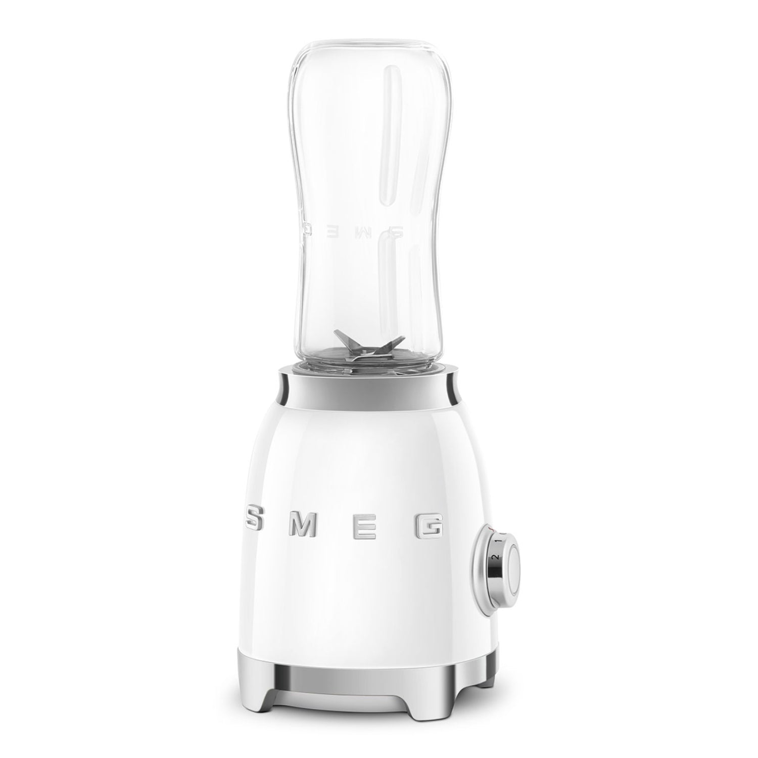 Licuadora blanca SMEG frontal, diseño retro, ideal para preparar smoothies