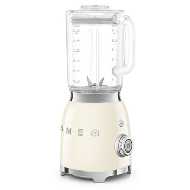 Licuadora SMEG color crema, vista frontal, ideal para preparar batidos