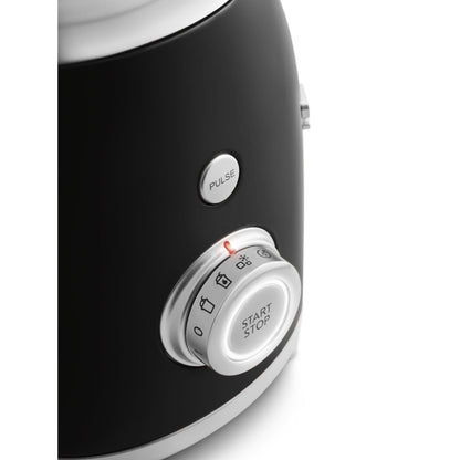 licuadora SMEG negra, vista del panel de control y botones