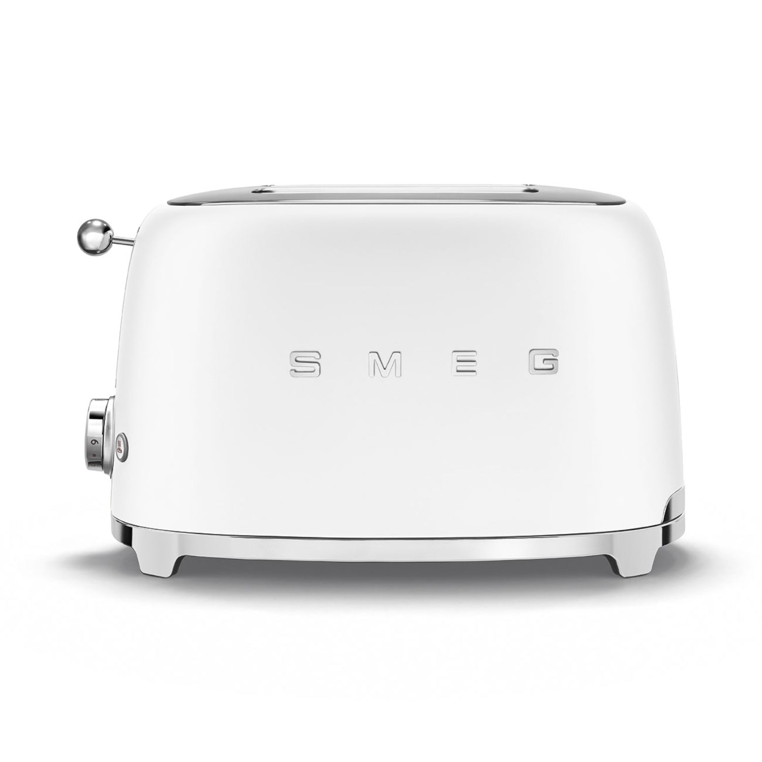 Tostadora SMEG blanca vista frontal, ideal para el hogar y desayuno.