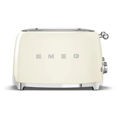 Tostadora SMEG crema frontal, diseño retro en cocina moderna