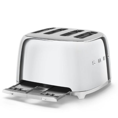 Tostadora blanca SMEG frontal en cocina moderna