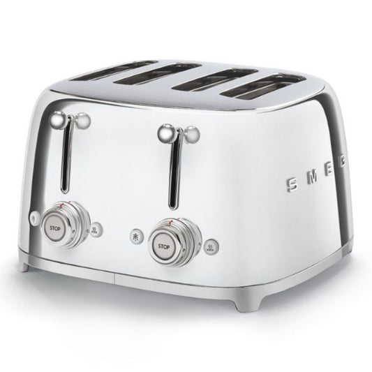 Tostadora SMEG plateada, con cuatro ranuras y controles frontales