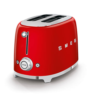 Tostadora roja SMEG vista frontal, diseño vintage en cocina moderna