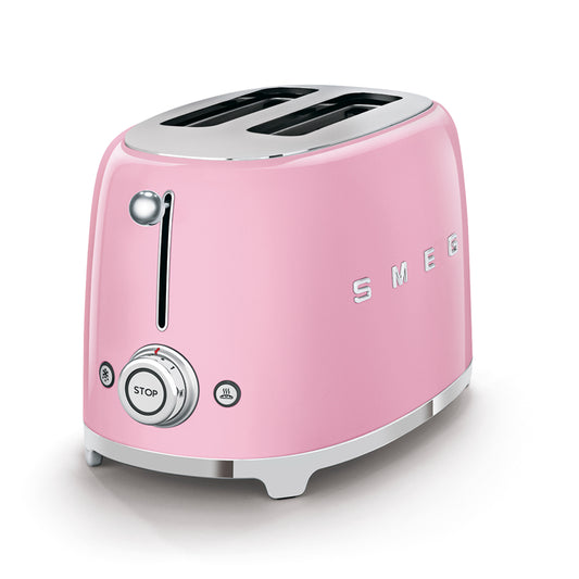 Tostadora SMEG rosa vista frontal en cocina moderna