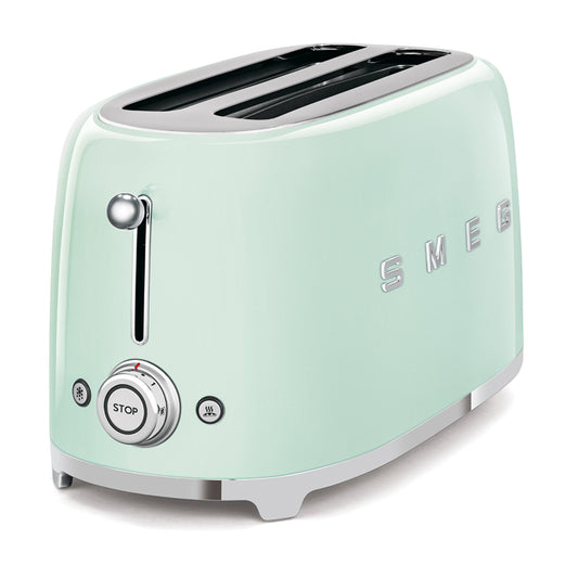 Tostadora verde pastel SMEG, vista frontal en cocina moderna