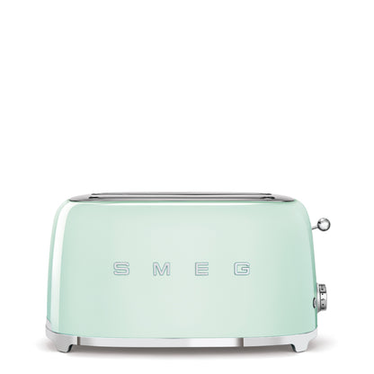 Tostadora SMEG verde menta, vista frontal en cocina moderna
