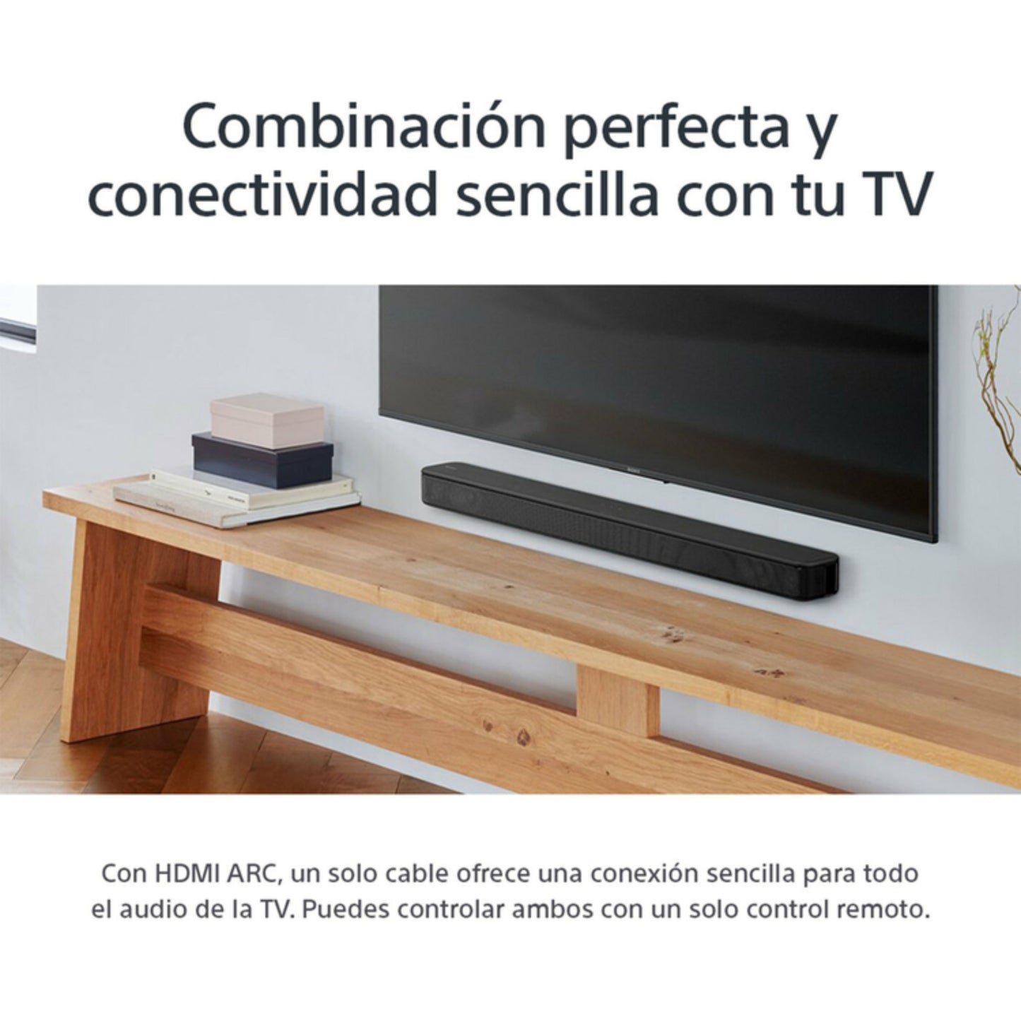 Barra de sonido Bluetooth SONY LL05 negra debajo de TV con conectividad HDMI ARC en mueble de madera