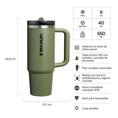 Vaso Stanley Quencher ProTour 30oz en verde con tapa y asa ideal para mantener bebidas frías y calientes.