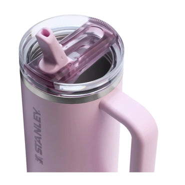 Vaso Stanley Quencher ProTour 30oz en color rosa con tapa y sorbete para beber fácilmente