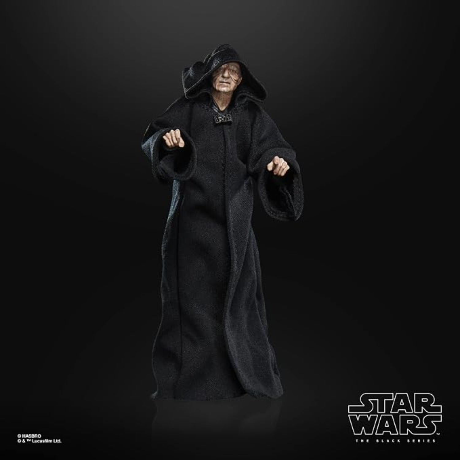 Figura Star Wars de Darth Sidious en túnica negra, destacando detalles de su traje