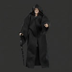 Figura de Star Wars, modelo Lord Sidious, vista frontal con capa negra.