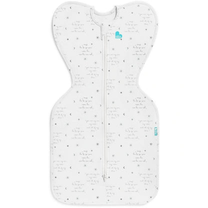 Swaddle blanco LOVE TO DREAM, vista frontal, diseño de estrellas y lunas