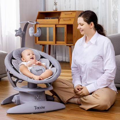 Mecedora gris de KIDILO, bebé feliz con madre en sala de estar