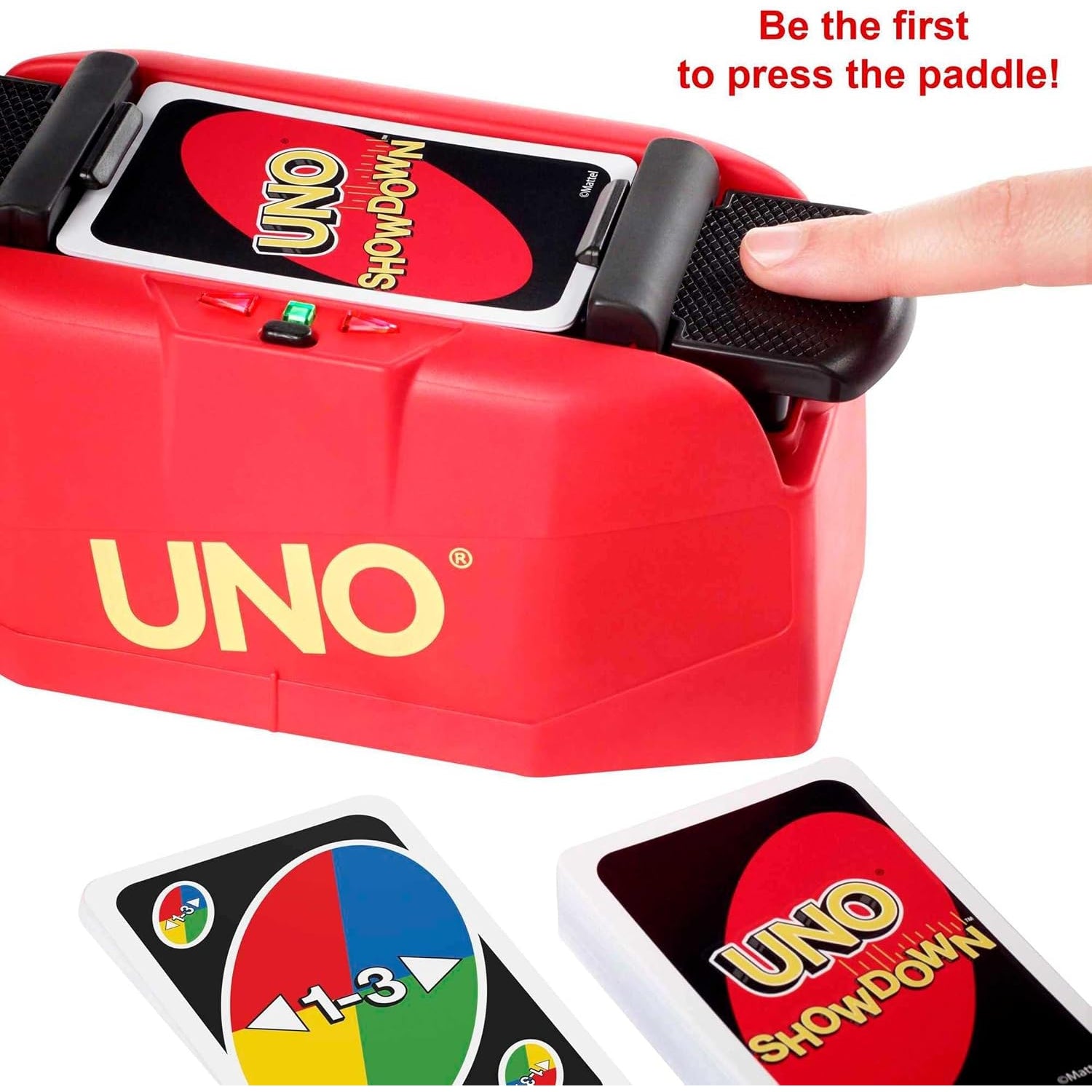 Juego de cartas de juego UNO Showdown, caja roja con cartas visibles